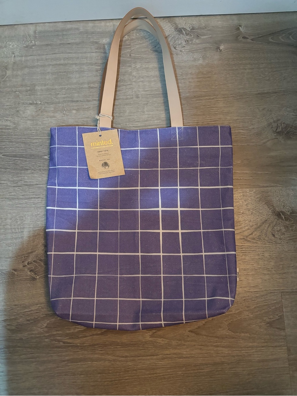 💜NWT ‘MINTED’ PRETTY PURPLE TWO HANDLED TOTE WITH SNAP & WHITE INTERIOR